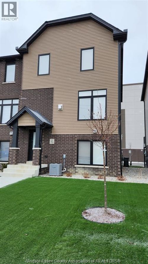 713 Brownstone Dr, Windsor, ON, N9K0A8 | Card Image