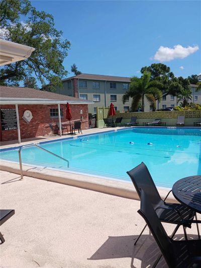 E8 - 4507 9 Th Street W, Condo with 2 bedrooms, 2 bathrooms and null parking in Bradenton FL | Image 2