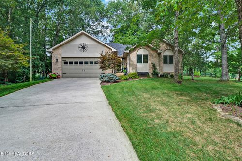 37 Clinebrook Dr, Crossville, TN, 38558-8213 | Card Image