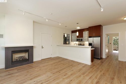 apt-4-1565 32nd St, Oakland, CA, 94608-4047 | Card Image