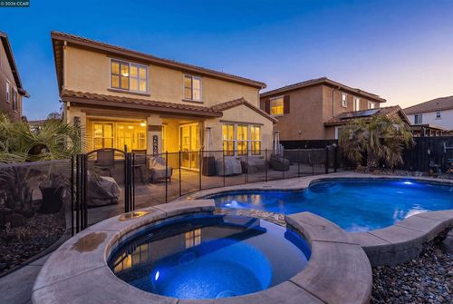 515 W Cherry St, Dixon, CA, 95620 | Card Image