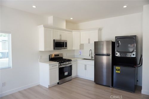 8824 Quartz Ave, Northridge, CA, 91324-3337 | Card Image