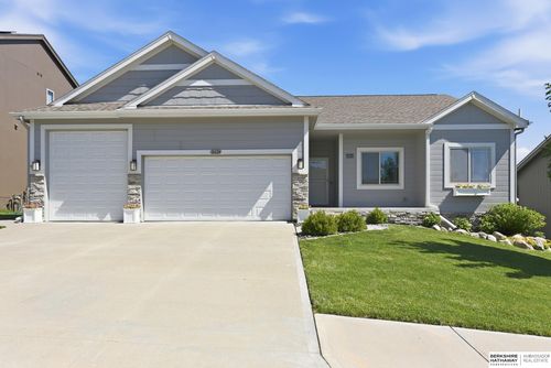 16624 Hanover St, Bennington, NE, 68007-3293 | Card Image