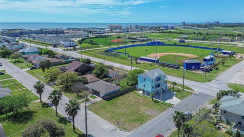 3201 Kleinmann Avenue, Galveston, TX, 77551 | Card Image