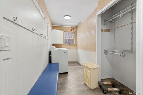 1425 Perry Lake Rd, Ortonville, MI, 48462-8923 | Card Image