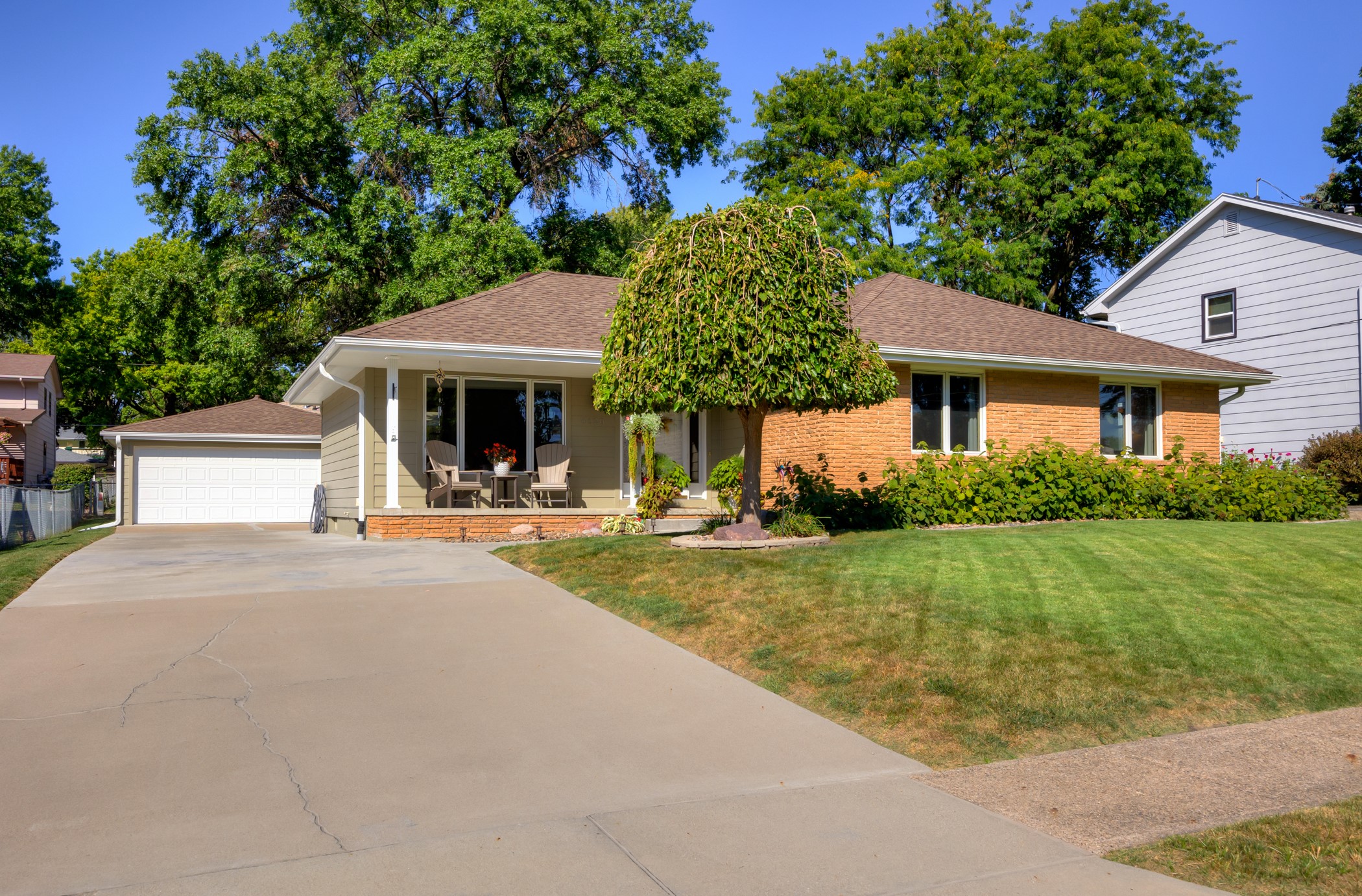 73rd Pl, Urbandale, IA 50322