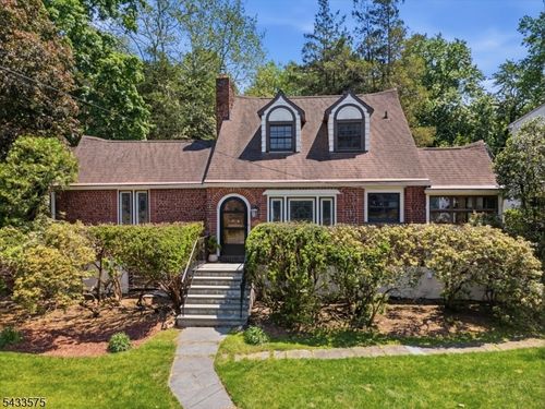 201 Little Falls Rd, Cedar Grove, NJ, 07009-1242 | Card Image