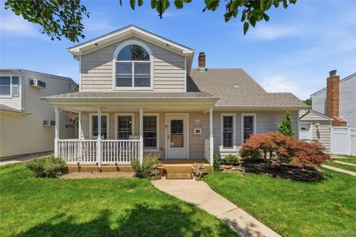 19 Tower Ln, Levittown, NY, 11756-3925 | Card Image