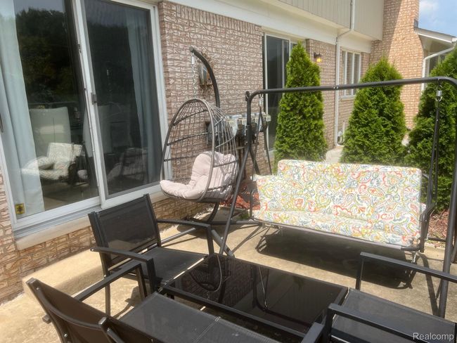 17540 Edward Cir, Condo with 2 bedrooms, 2 bathrooms and null parking in Clinton Twp MI | Image 29