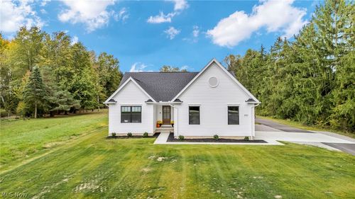 27261 Cook Rd, Olmsted Twp, OH, 44138-1036 | Card Image