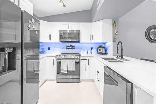 1033-8274 Key Royal Cir, NAPLES, FL, 34119-6812 | Card Image