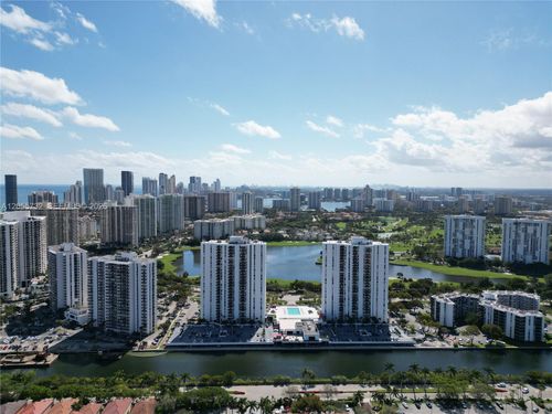 2409-3625 N Country Club Dr, Aventura, FL, 33180 | Card Image