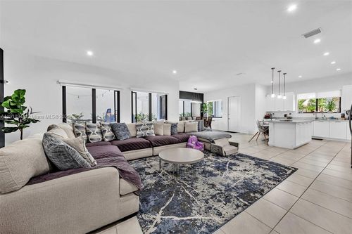 4346 Nw 81st Ave, Doral, FL, 33166-5802 | Card Image