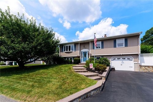 43 Crescendo Dr, Warwick, RI, 02889-3709 | Card Image