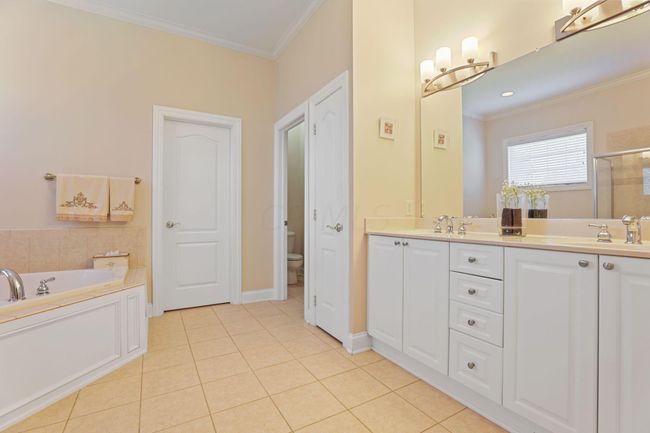 Owner's Suite: Bathroom | Image 39