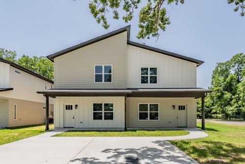 211 Trinity St, Bridgeport, TX, 76426-2756 | Card Image