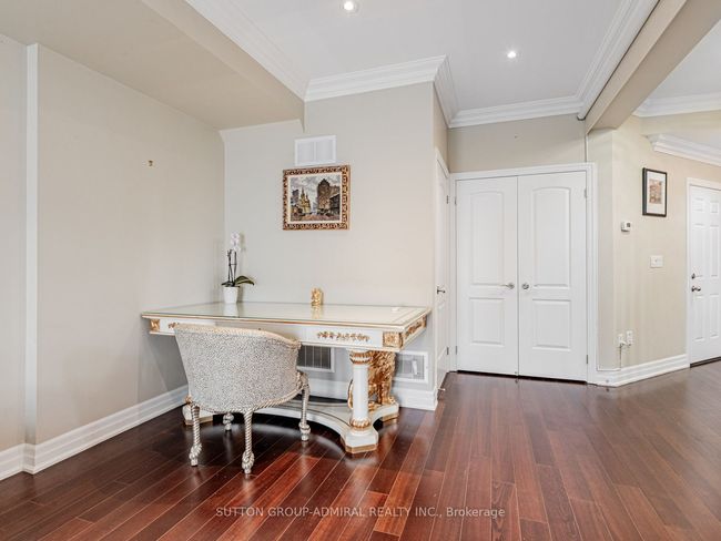 106 Disera Dr, Condo with 3 bedrooms, 3 bathrooms and 2 parking in Vaughan ON | Image 6