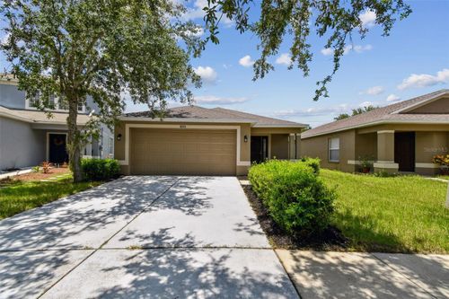 8020 Carriage Pointe Dr, GIBSONTON, FL, 33534-3009 | Card Image