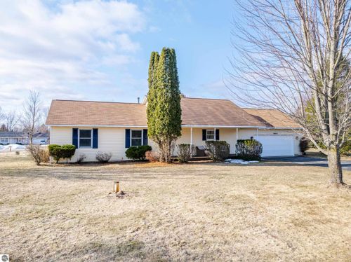 5865 Cherry Blossom Dr, Traverse City, MI, 49685-8057 | Card Image