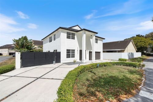 7945 Nw 187th Ln, Hialeah, FL, 33015-2759 | Card Image