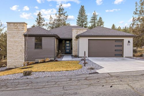 1092 Timber Ridge Loop, Klamath Falls, OR, 97601-8719 | Card Image