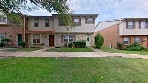 18-57 W Townhouse Ln, Grand Prairie, TX, 75052-6220 | Card Image