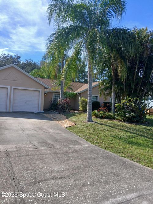 520 Avondale Rd Ne, Palm Bay, FL, 32907-1635 | Card Image