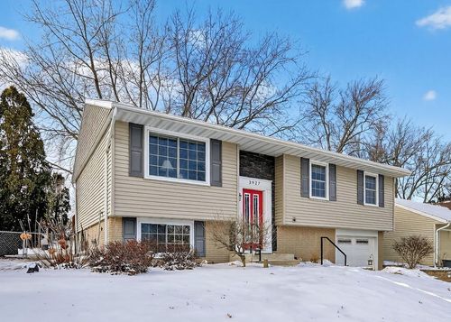 3927 Spruce Hills Dr, Cedar Falls, IA, 50613-5573 | Card Image