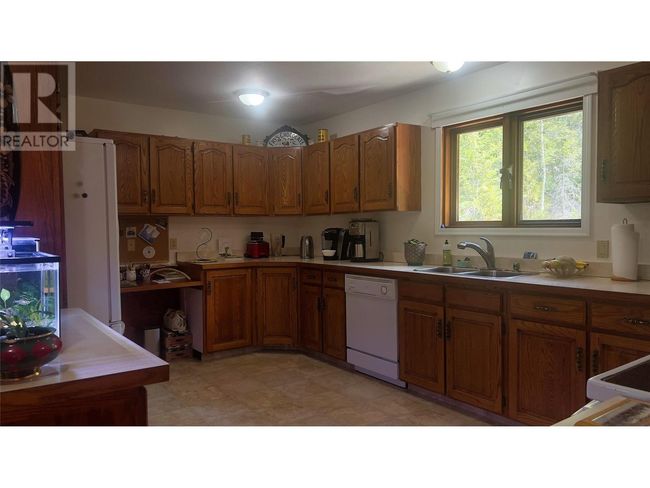 5110 Vance Rd, House other with 3 bedrooms, 3 bathrooms and 2 parking in Canyon BC | Image 4