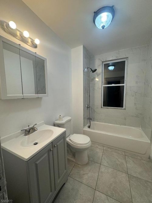 70 N Willow St, Montclair, NJ, 07042-3870 | Card Image