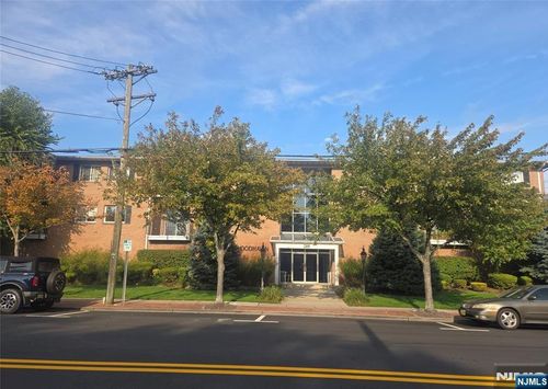 289 Valley Blvd, Wood Ridge, NJ, 07075-1250 | Card Image