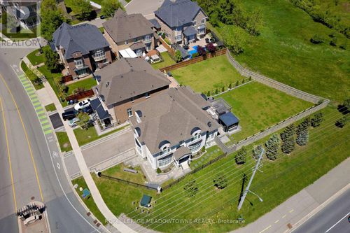 1 Royal Dr West, Brampton, ON, L6X2X3 | Card Image