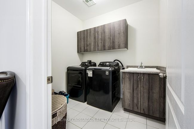 2 Hough Lane, House attached with 3 bedrooms, 3 bathrooms and 1 parking in Ajax ON | Image 33