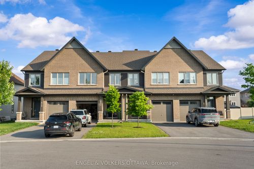 523 Manhattan Crt, Russell, ON, K4R0G1 | Card Image