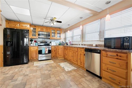 48 Quaker Hill Rd, Monroe, NY, 10950-1517 | Card Image