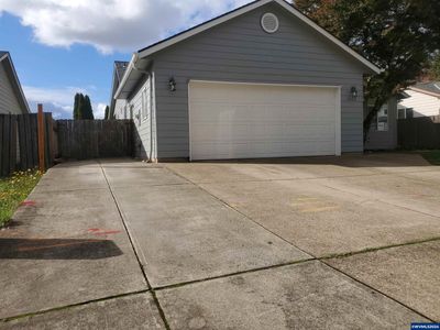 1055 Ridgefield Ct, House other with 3 bedrooms, 2 bathrooms and null parking in Stayton OR | Image 2