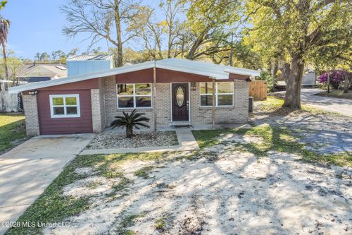 706 Spanish Acres Dr, Bay Saint Louis, MS, 39520-3222 | Card Image