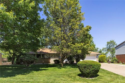 122 Northumberland Drive, Hempfield Twp, PA, 15642 | Card Image