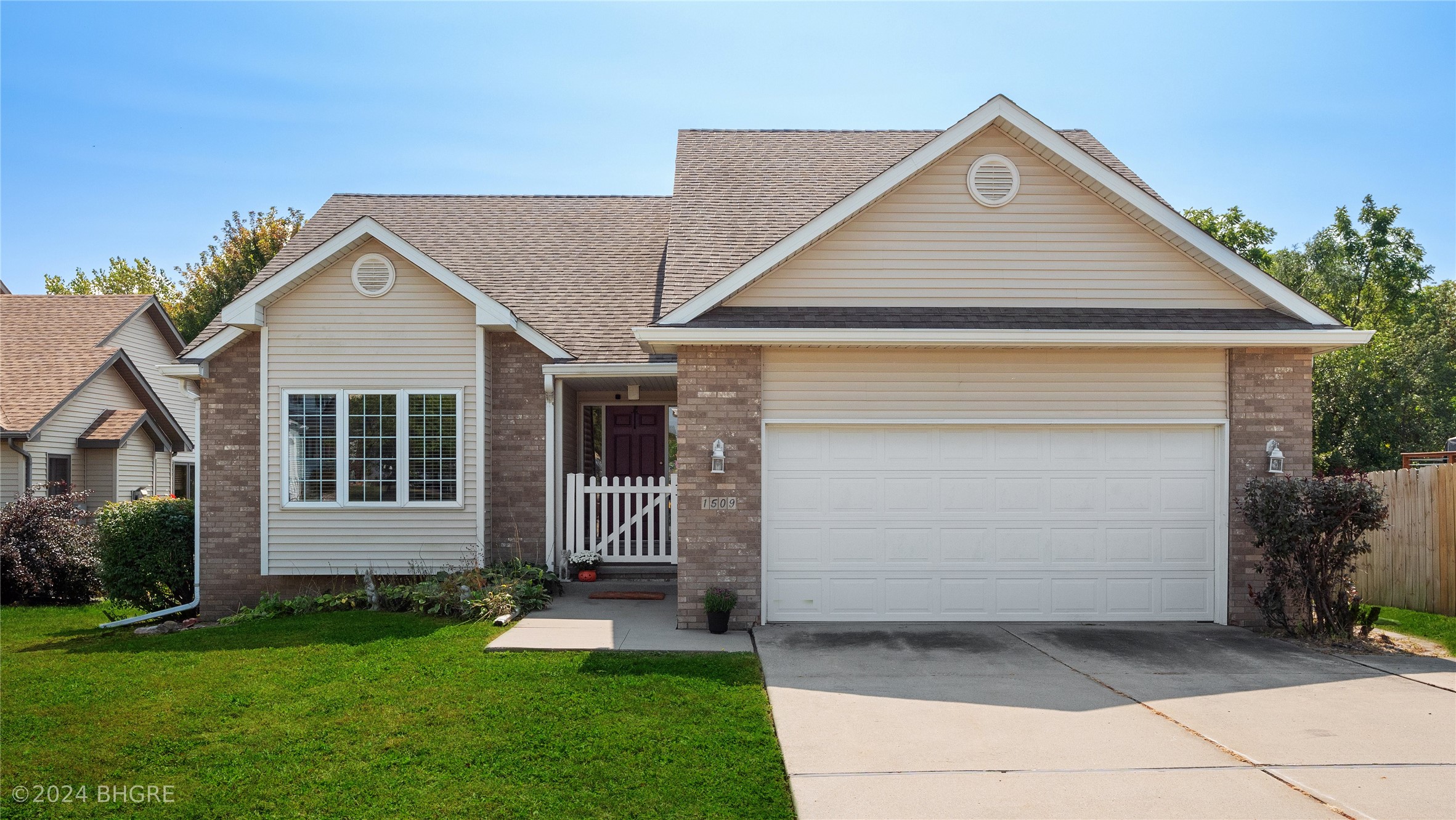 Boston Ave, Indianola, IA 50125