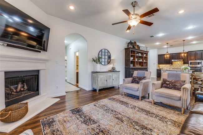 Large open area for entertaining. | Image 10