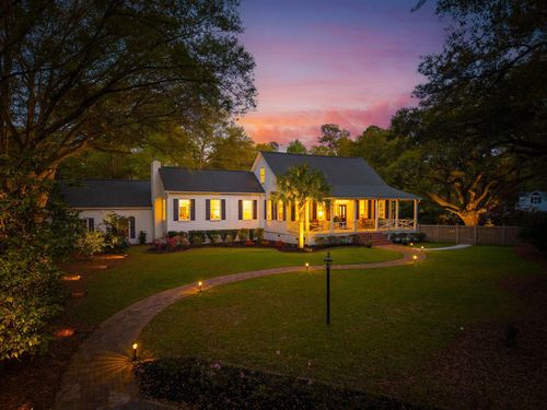 111 E Carolina Ave, Summerville, SC, 29483-4223 | Card Image