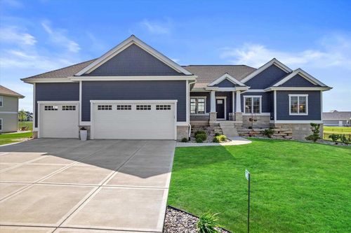 6653 Morning Dew Ln, Sun Prairie, WI, 53590-9242 | Card Image