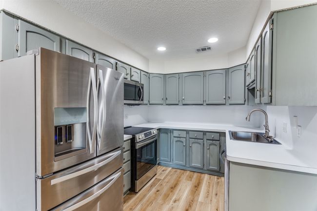 4014 Ridglea Country Club Dr, Condo with 2 bedrooms, 2 bathrooms and null parking in Fort Worth TX | Image 4