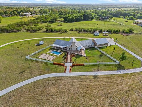 2644 Linda Ln, Brenham, TX, 77833-1676 | Card Image