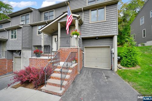 4 Mountain Ridge Rd, Bloomingdale, NJ, 07403-1003 | Card Image