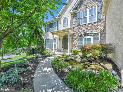 17 Winding Brook Dr, Reading, PA, 19608-9615 | Card Image
