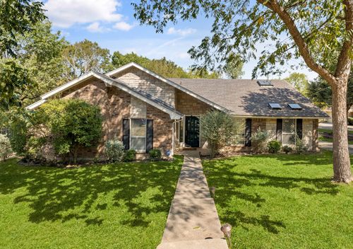 233 Willow Ridge Rd, Fort Worth, TX, 76103-1050 | Card Image