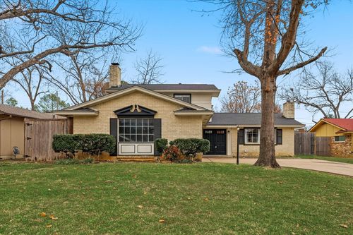 2804 Hollywood Dr, Arlington, TX, 76013-1224 | Card Image