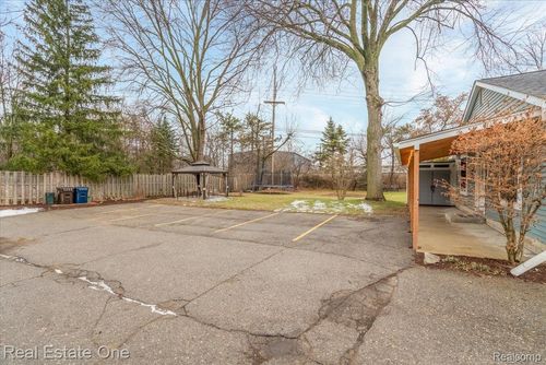 310 Roe St, Plymouth, MI, 48170-1652 | Card Image