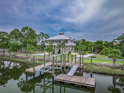 123 Cedar Island Way, Crawfordville, FL, 32327-4635 | Card Image